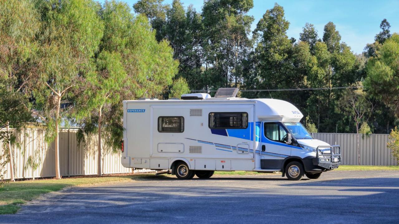 New Crossing Place Motel Seymour Exterior photo